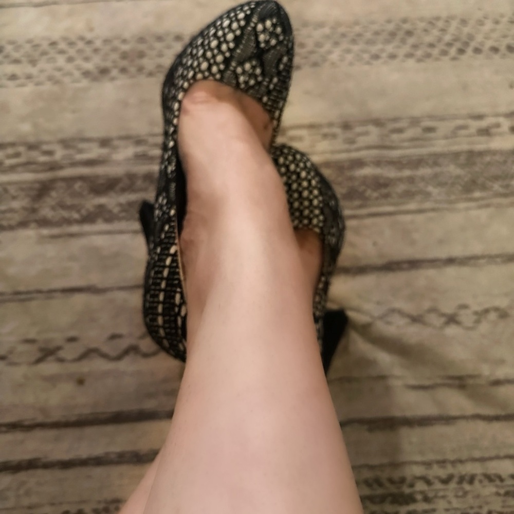 Well Worn Black and white heels size 9